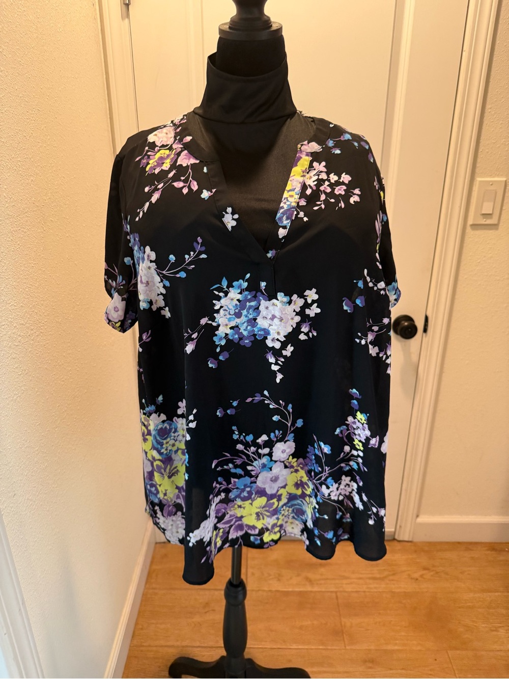 Torrid Black Floral V-Neck Women's Top
